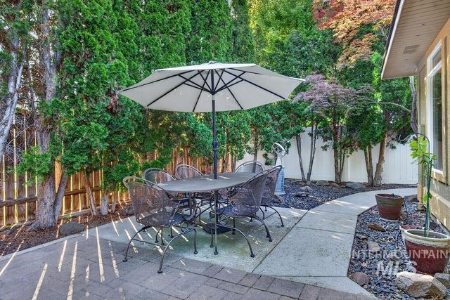 2126 S Weimaraner Way, Meridian, ID 83642