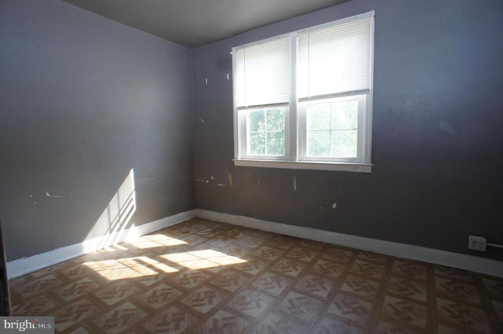 Image 5 of property listing at 2006 WHISTLER AVE, Baltimore, MD 21230