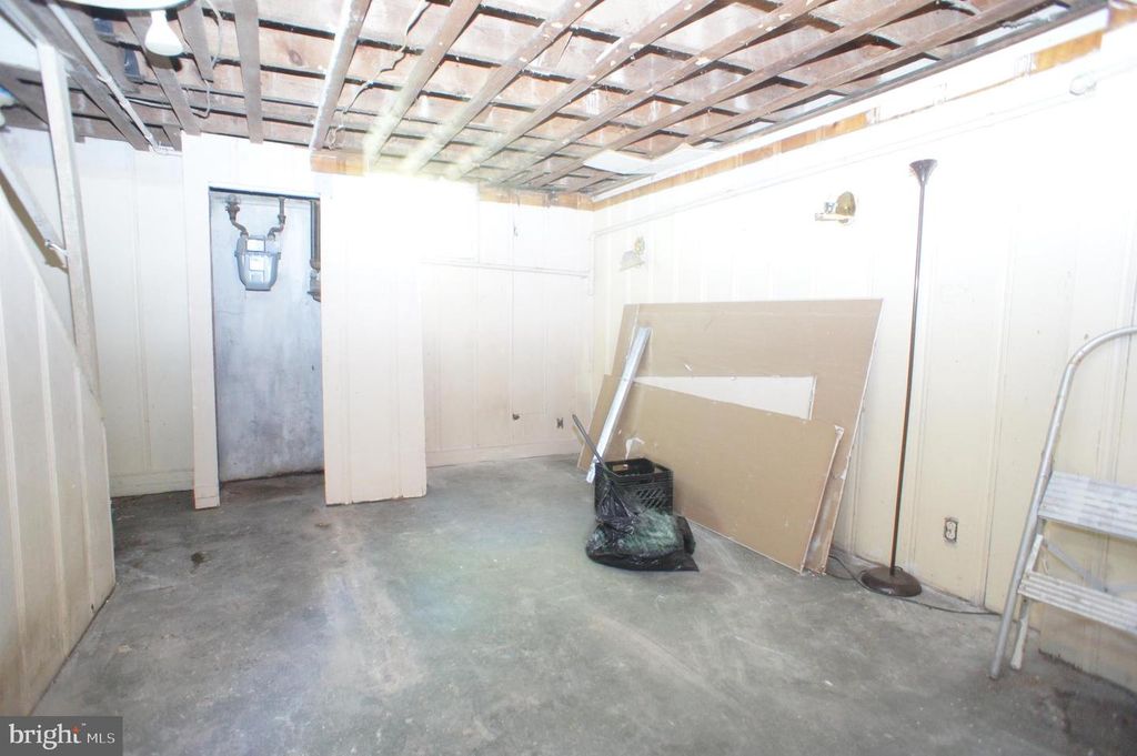 Image 7 of property listing at 2006 WHISTLER AVE, Baltimore, MD 21230