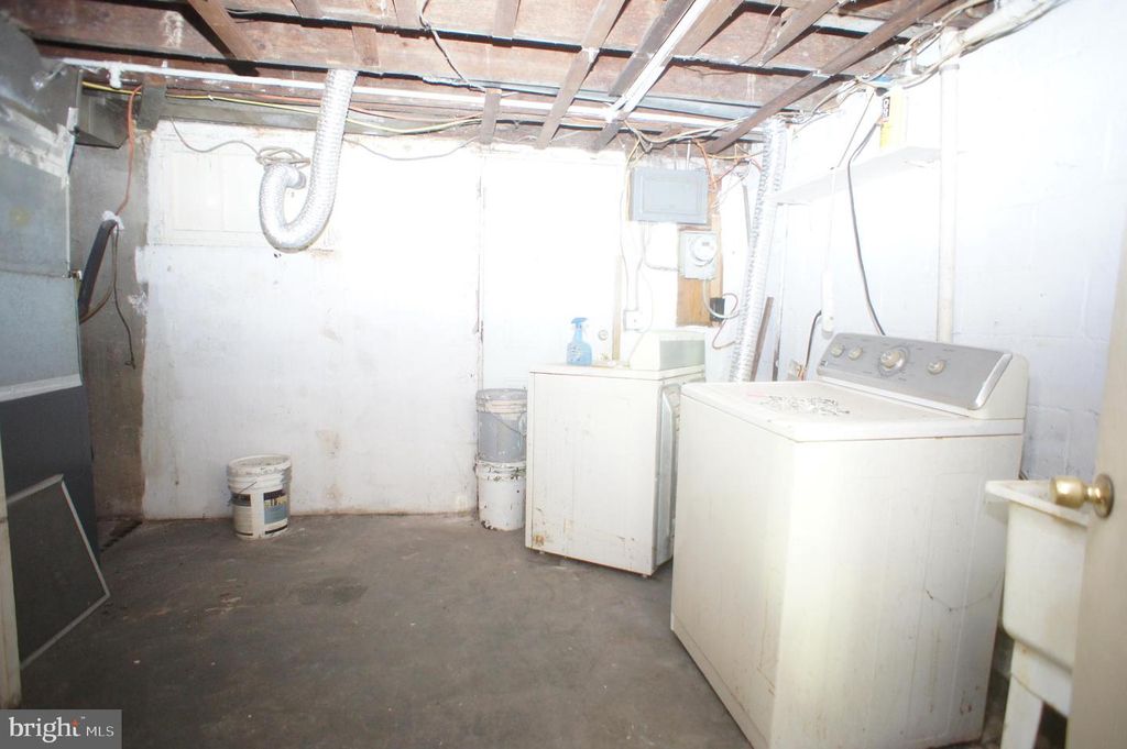 Image 8 of property listing at 2006 WHISTLER AVE, Baltimore, MD 21230