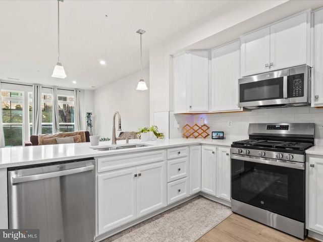 17437 SOUTHERN SHORES DR, Dumfries, VA 22026