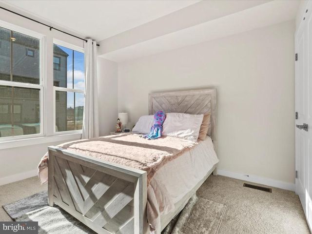 17437 SOUTHERN SHORES DR, Dumfries, VA 22026