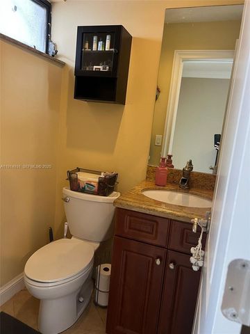 9894 Fairway Cove Lane, Plantation, FL 33324
