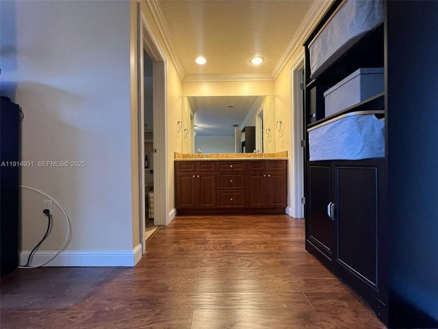 9894 Fairway Cove Lane, Plantation, FL 33324