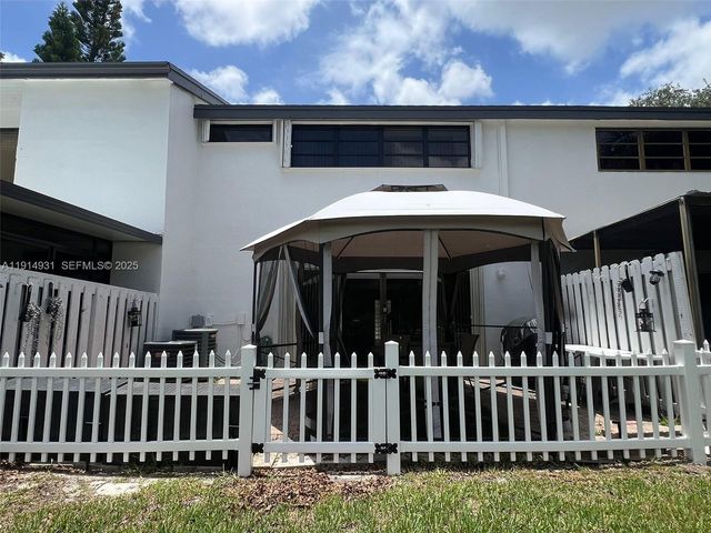 9894 Fairway Cove Lane, Plantation, FL 33324
