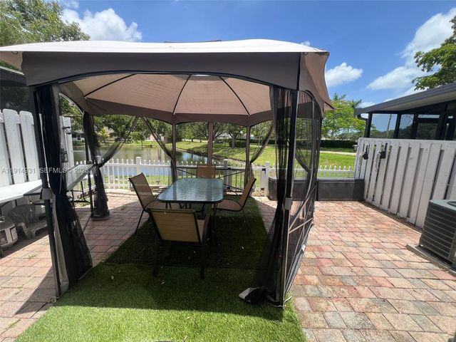 9894 Fairway Cove Lane, Plantation, FL 33324