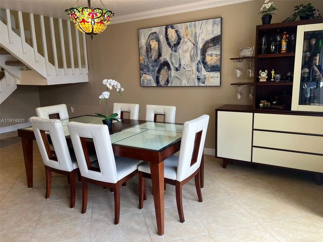 9894 Fairway Cove Lane, Plantation, FL 33324