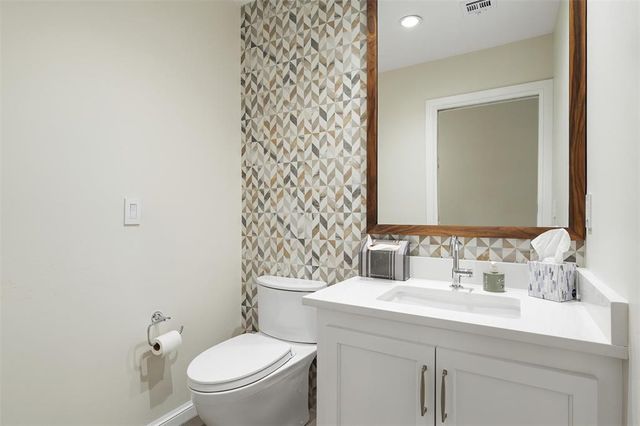 1708 Randel Road, Nichols Hills, OK 73116