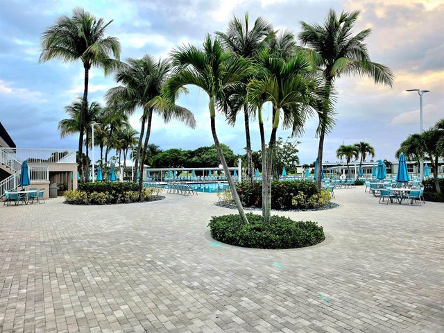 719 Flanders O, Delray Beach, FL 33484