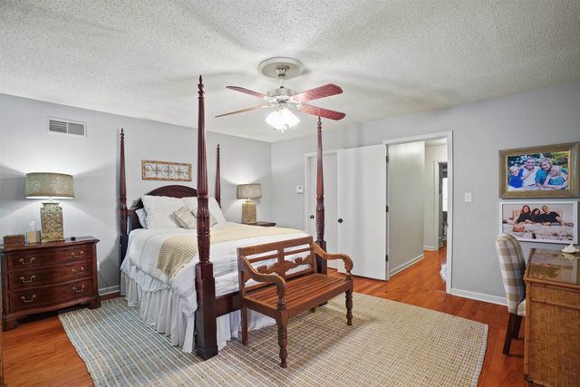 7080 WOODRIDGE LN, Germantown, TN 38138