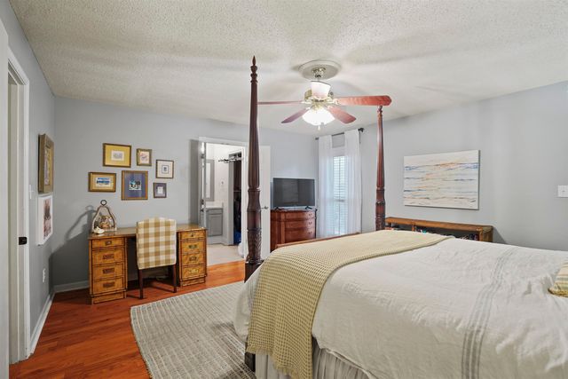 7080 WOODRIDGE LN, Germantown, TN 38138