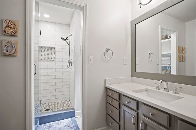 7080 WOODRIDGE LN, Germantown, TN 38138