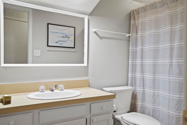 7080 WOODRIDGE LN, Germantown, TN 38138