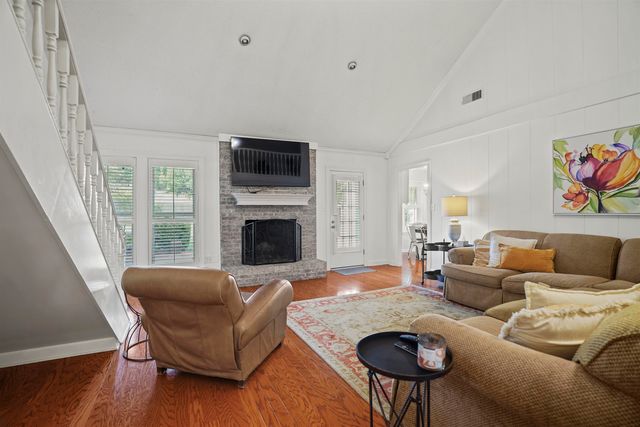 7080 WOODRIDGE LN, Germantown, TN 38138