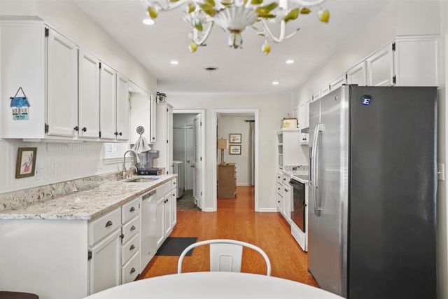 7080 WOODRIDGE LN, Germantown, TN 38138