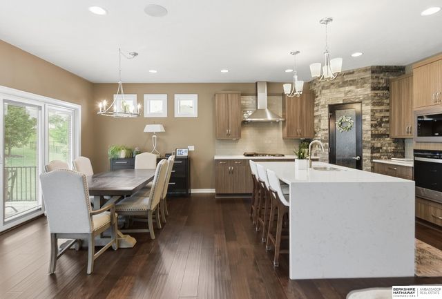 19025 Cuming Circle, Omaha, NE 68022
