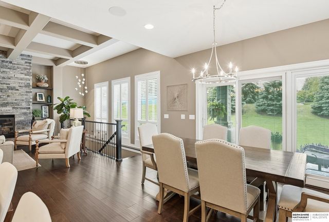 19025 Cuming Circle, Omaha, NE 68022
