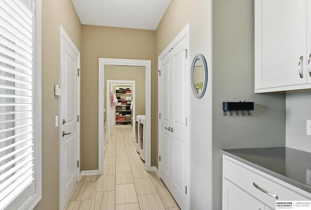 19025 Cuming Circle, Omaha, NE 68022