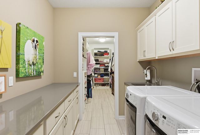 19025 Cuming Circle, Omaha, NE 68022