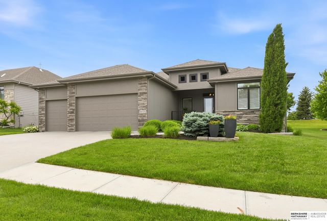 19025 Cuming Circle, Omaha, NE 68022