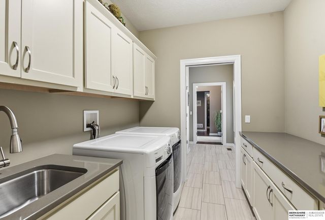19025 Cuming Circle, Omaha, NE 68022