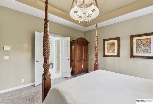 19025 Cuming Circle, Omaha, NE 68022