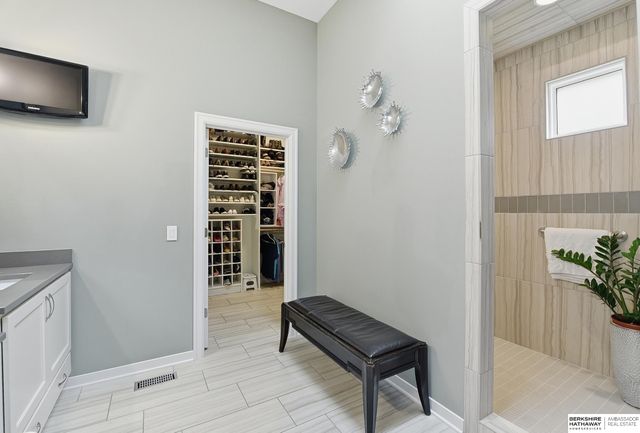 19025 Cuming Circle, Omaha, NE 68022