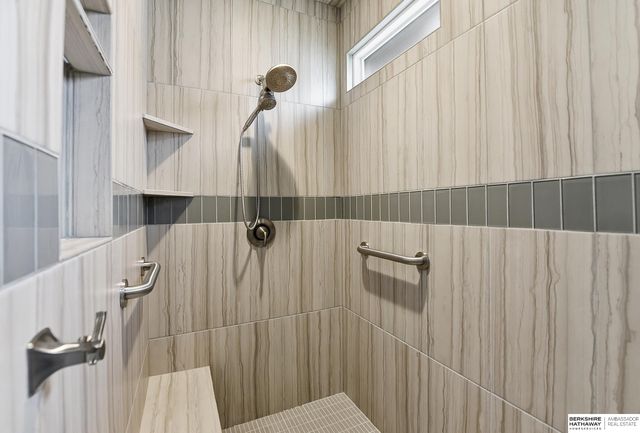 19025 Cuming Circle, Omaha, NE 68022