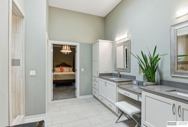 19025 Cuming Circle, Omaha, NE 68022