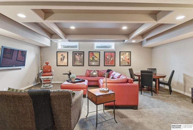 19025 Cuming Circle, Omaha, NE 68022