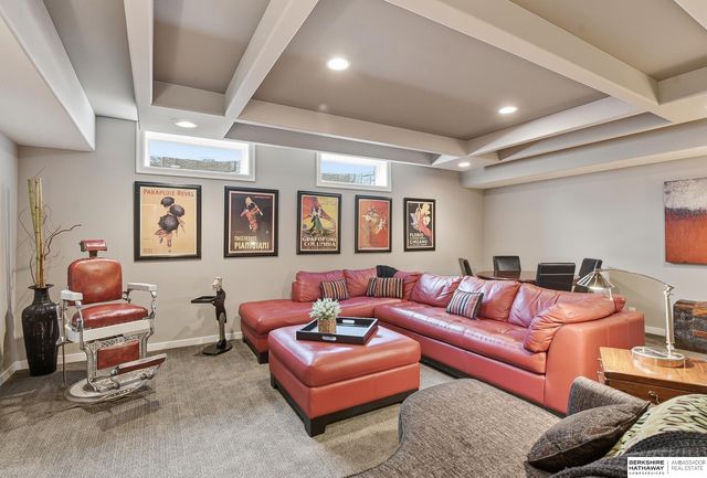 19025 Cuming Circle, Omaha, NE 68022