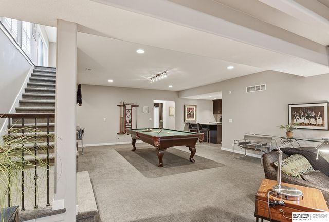 19025 Cuming Circle, Omaha, NE 68022
