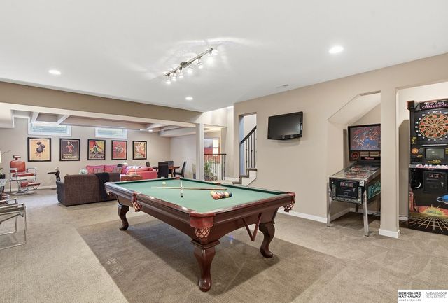 19025 Cuming Circle, Omaha, NE 68022