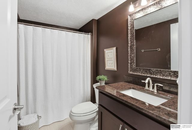 19025 Cuming Circle, Omaha, NE 68022