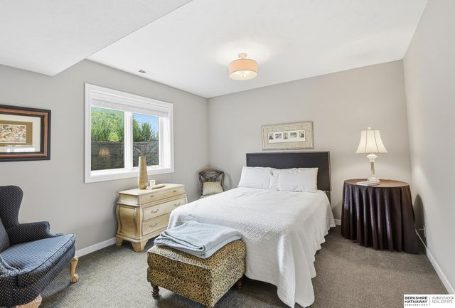 19025 Cuming Circle, Omaha, NE 68022