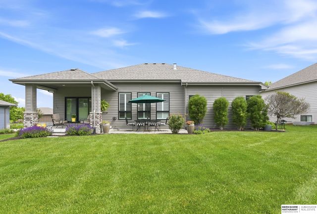 19025 Cuming Circle, Omaha, NE 68022