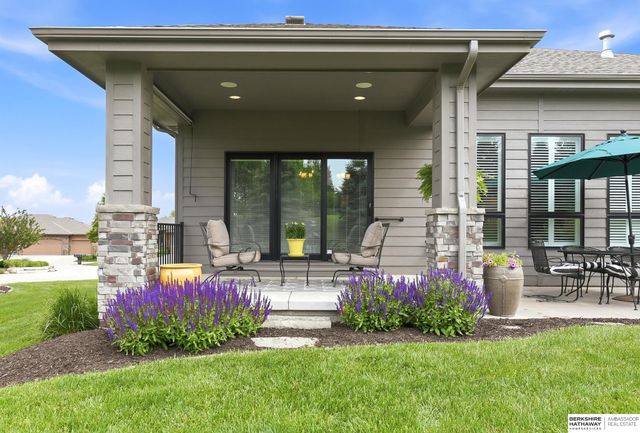 19025 Cuming Circle, Omaha, NE 68022