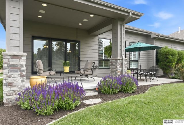 19025 Cuming Circle, Omaha, NE 68022