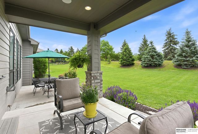 19025 Cuming Circle, Omaha, NE 68022