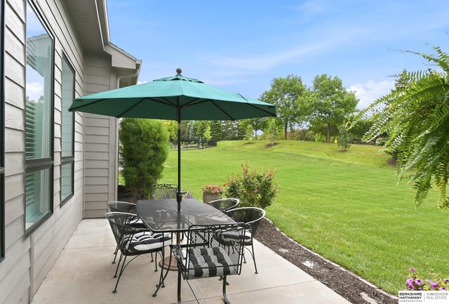 19025 Cuming Circle, Omaha, NE 68022
