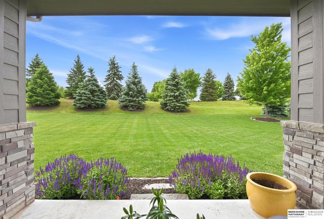 19025 Cuming Circle, Omaha, NE 68022
