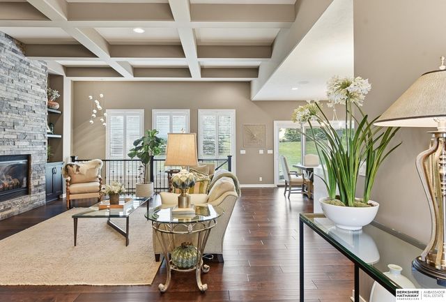 19025 Cuming Circle, Omaha, NE 68022