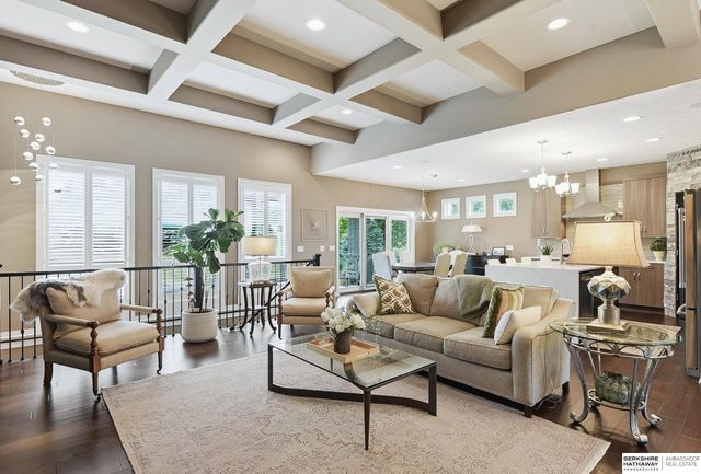 19025 Cuming Circle, Omaha, NE 68022