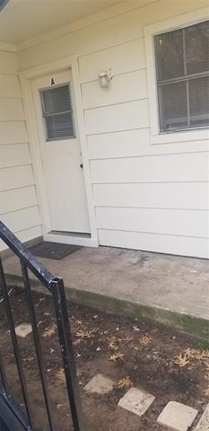 305 Lampe Street A, Arlington, TX 76010