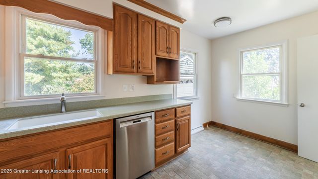 1101 Barr Avenue, Lansing, MI 48911