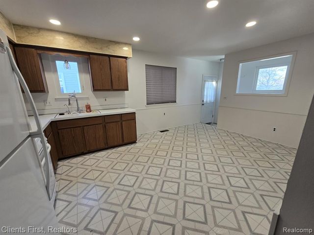 28004 Hughes Street, Saint Clair Shores, MI 48081