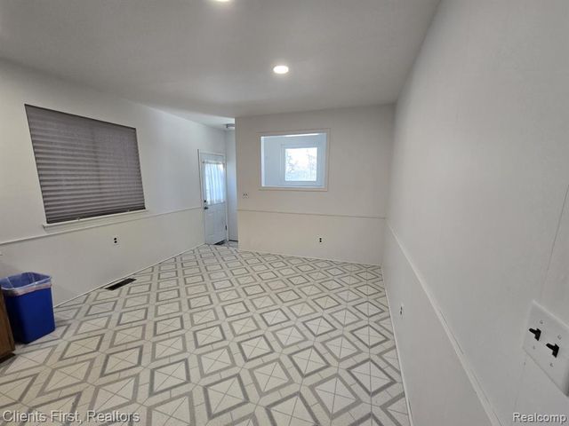 28004 Hughes Street, Saint Clair Shores, MI 48081