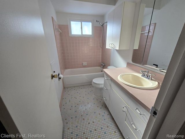 28004 Hughes Street, Saint Clair Shores, MI 48081