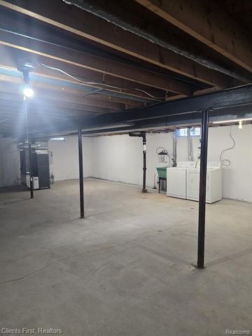 28004 Hughes Street, Saint Clair Shores, MI 48081