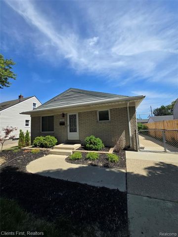 28004 Hughes Street, Saint Clair Shores, MI 48081